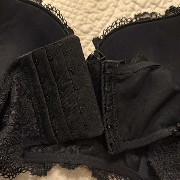 Victoria's Secret Black Lace Bra - Picture 6 of 8